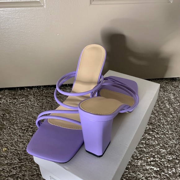 Shoes - Pretty Purple Heels